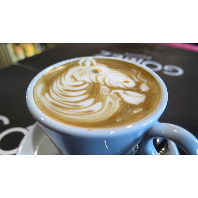  Hoy he tomado el café con una cebra.#cafe #latteart #cebra #cafedecorado #barista #coffeshop #coffee