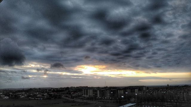 Y después de la lluvia así atardece
