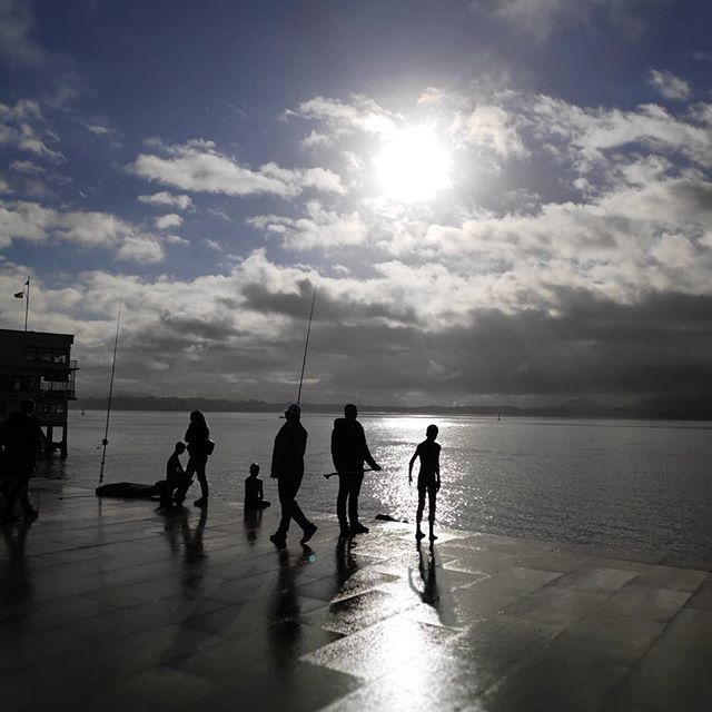 Y el sol sale por la bahía